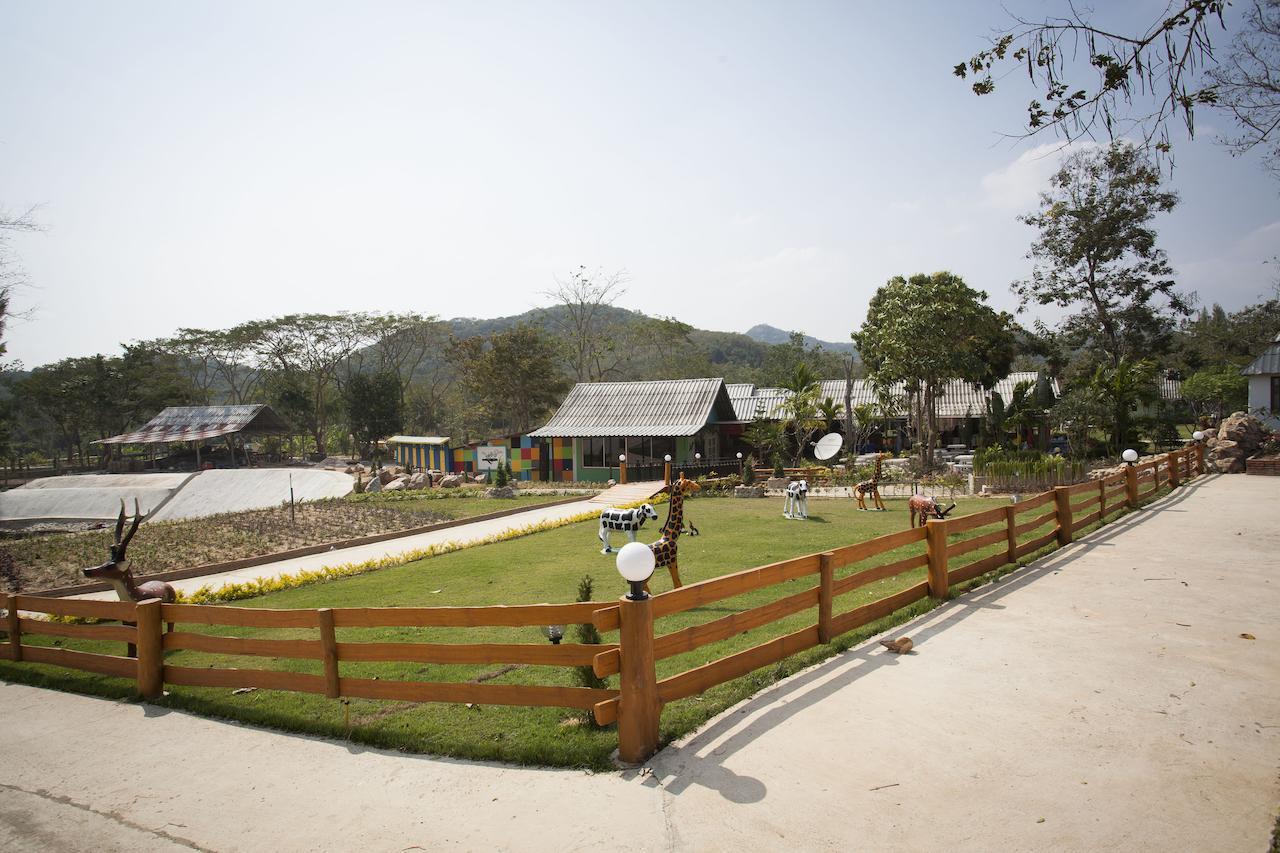 Baanraisooksangchan Kaeng Kachan Exterior foto