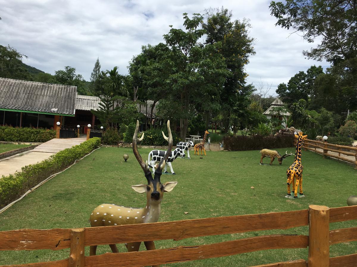 Baanraisooksangchan Kaeng Kachan Exterior foto
