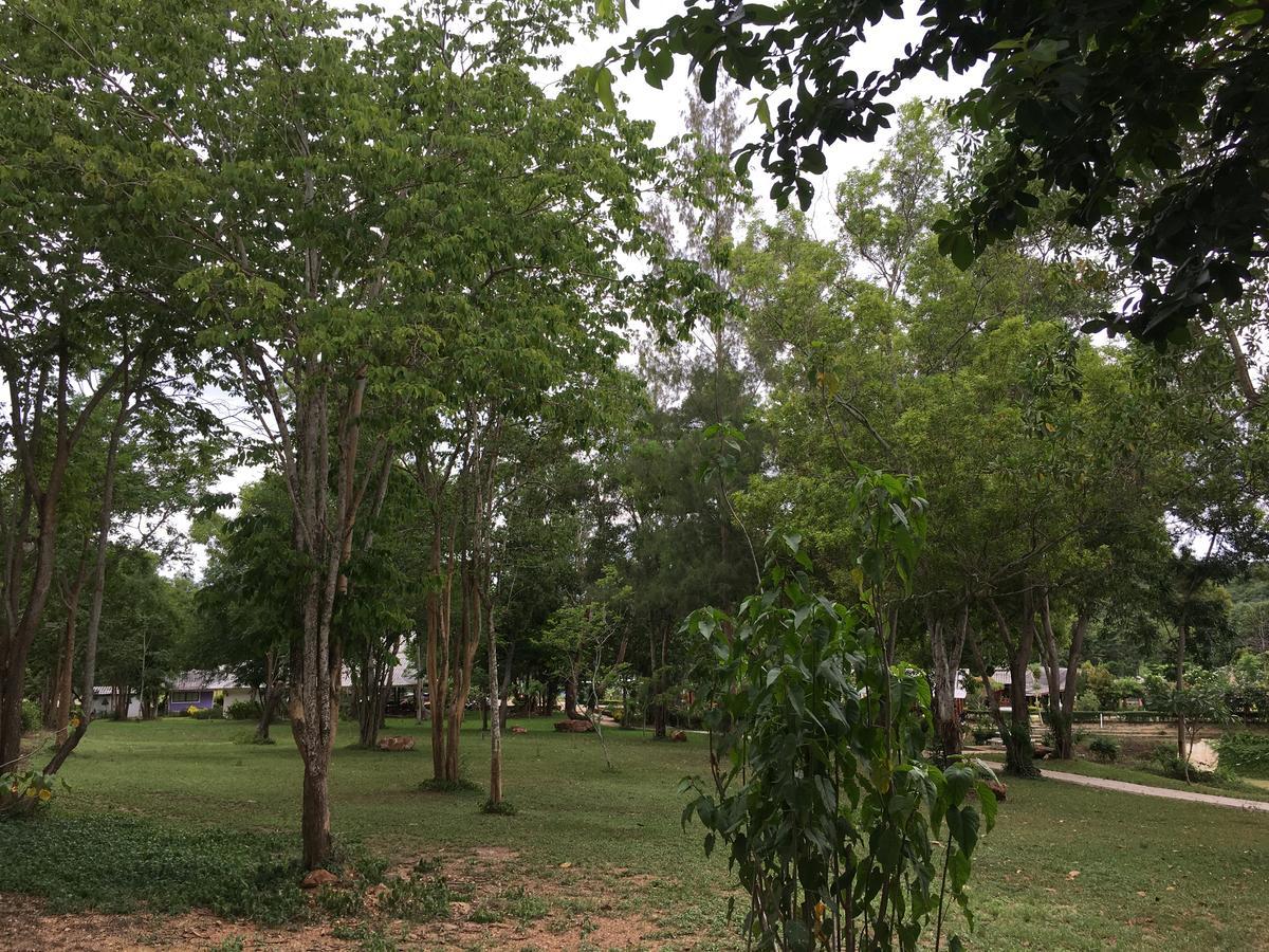 Baanraisooksangchan Kaeng Kachan Exterior foto