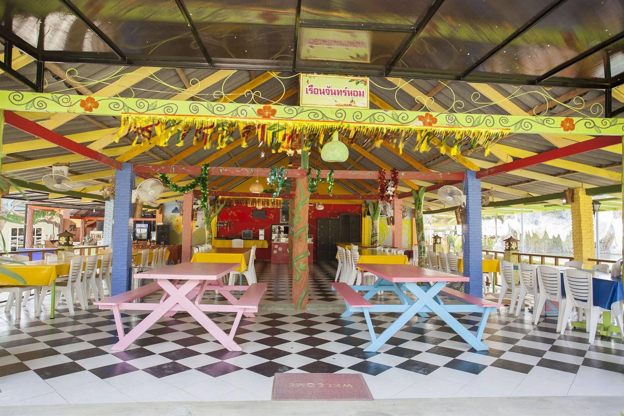 Baanraisooksangchan Kaeng Kachan Exterior foto